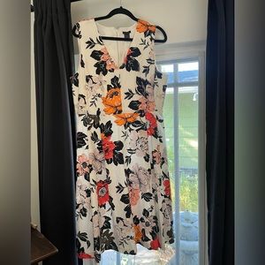 ANN TAYLOR FACTORY Fit & Flare lined FLORAL DRESS